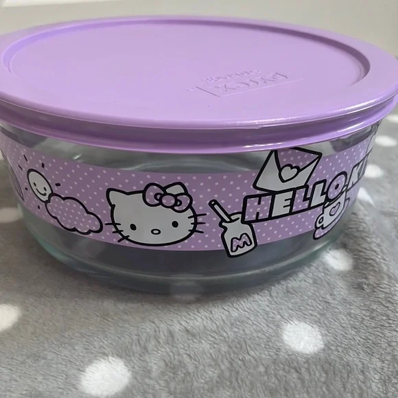 Hello Kitty Pyrex Storage Container - Picture 3 of 6